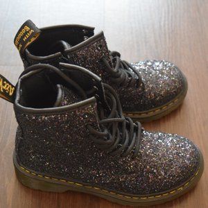 Dr. Martens Junior Sz 1